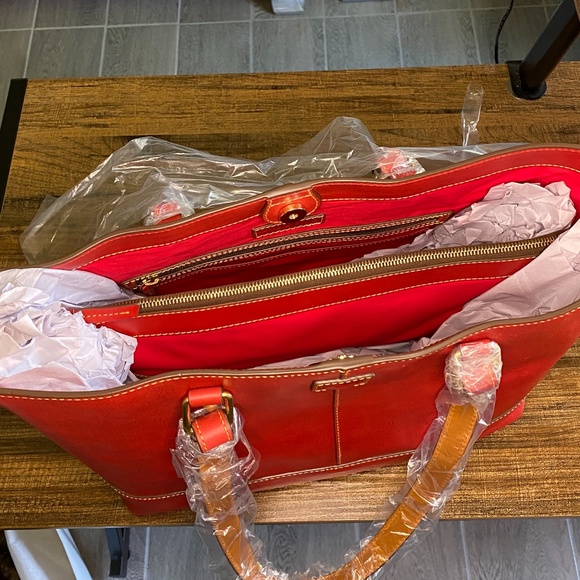 NWT Dooney & Bourke Red Bag - Picture 4 of 16